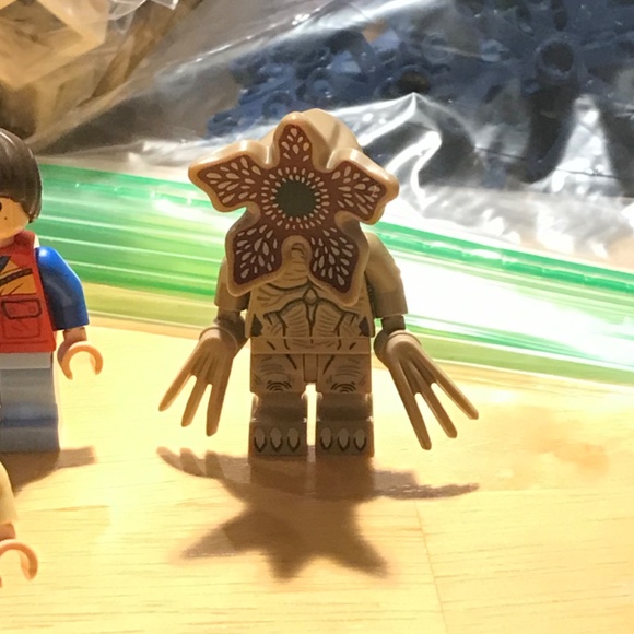 Stranger Things LEGO #75810 - Picture 4 of 7